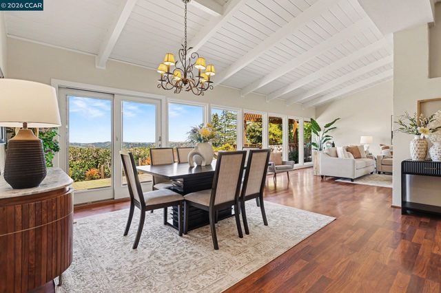 3 Camino Del Cielo, Orinda, CA 94563