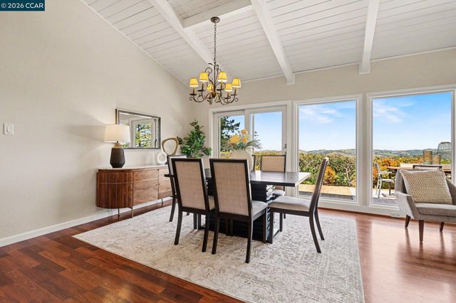 3 Camino Del Cielo, Orinda, CA 94563