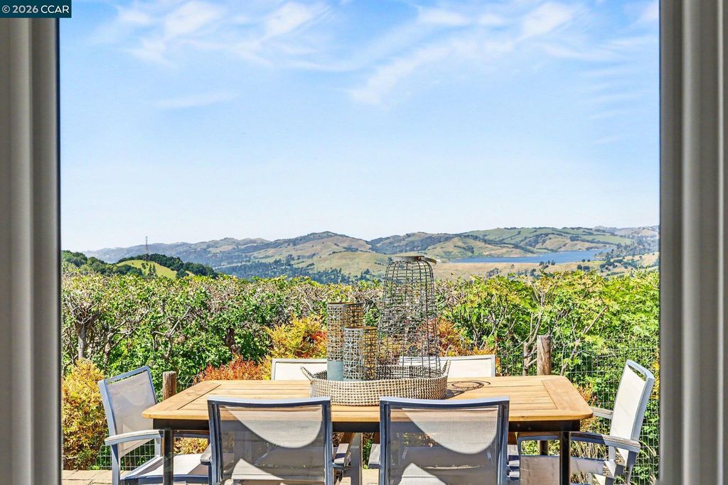 3 Camino Del Cielo, Orinda, CA 94563