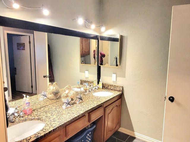 3 Holden Circle, The Colony, TX 75056