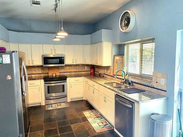 3 Holden Circle, The Colony, TX 75056