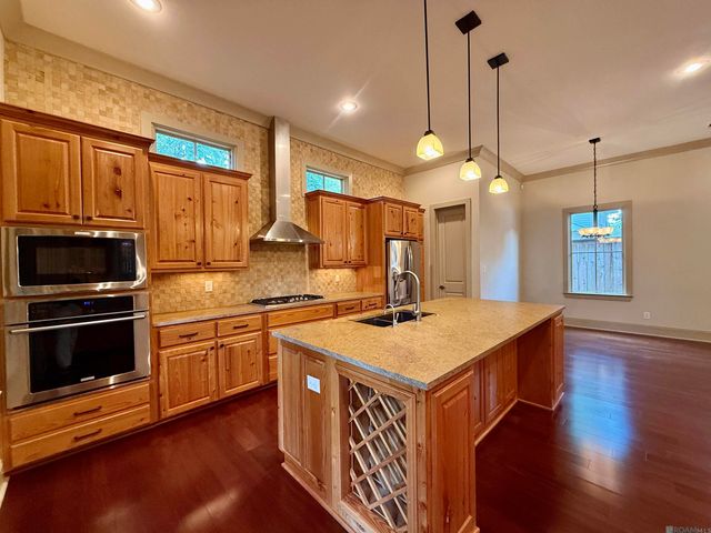 7037 Etage Ct, Baton Rouge, LA 70806