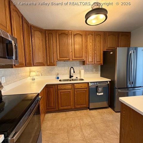 105 Brookhaven Circle, Nitro, WV 25143