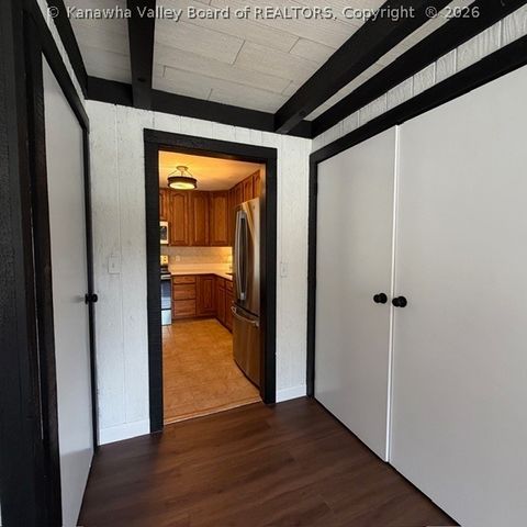 105 Brookhaven Circle, Nitro, WV 25143