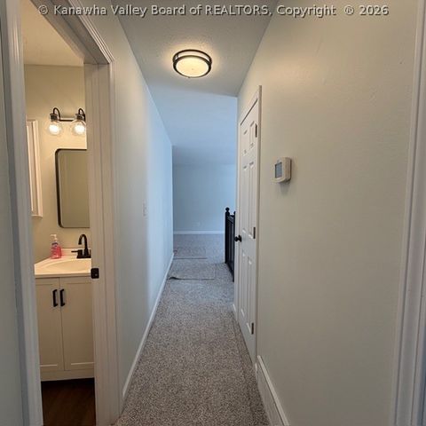 105 Brookhaven Circle, Nitro, WV 25143