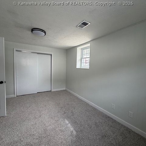 105 Brookhaven Circle, Nitro, WV 25143