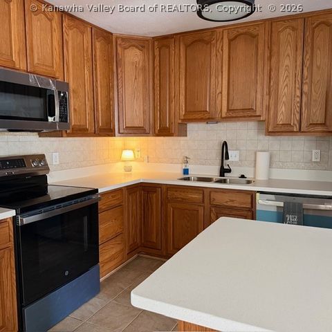 105 Brookhaven Circle, Nitro, WV 25143