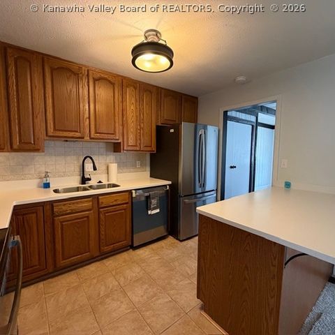 105 Brookhaven Circle, Nitro, WV 25143