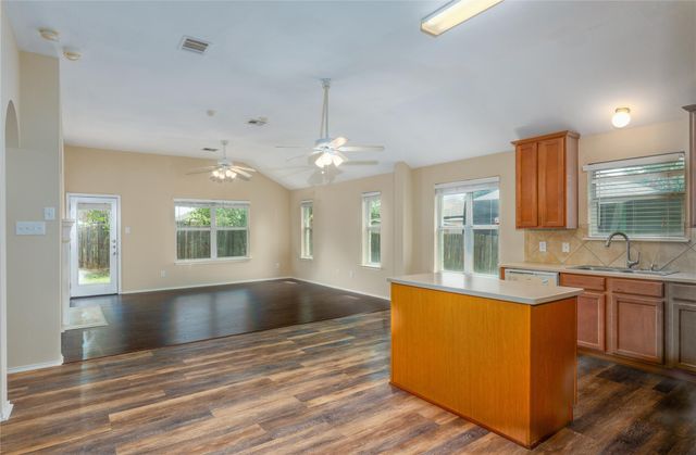 116 Amberwood CT, Kyle, TX 78640