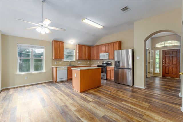 116 Amberwood CT, Kyle, TX 78640