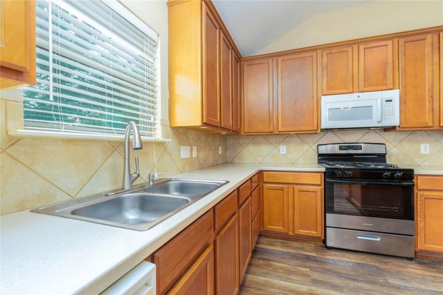 116 Amberwood CT, Kyle, TX 78640