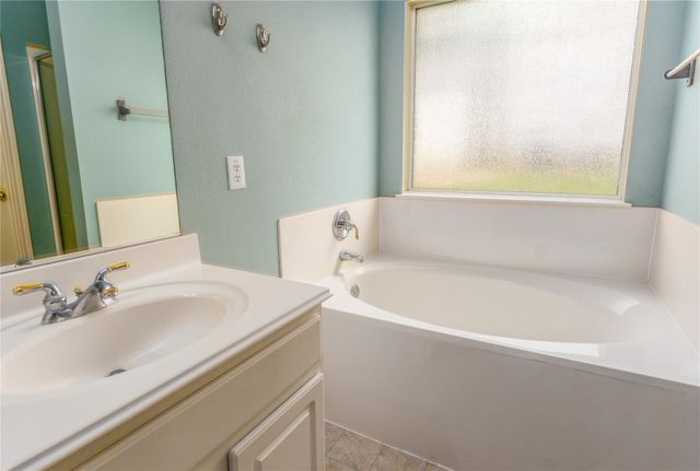 116 Amberwood CT, Kyle, TX 78640