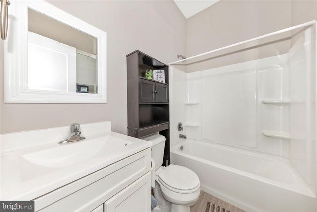 210 AYLESBURY LN, Martinsburg, WV 25403