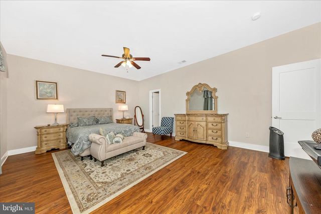 210 AYLESBURY LN, Martinsburg, WV 25403