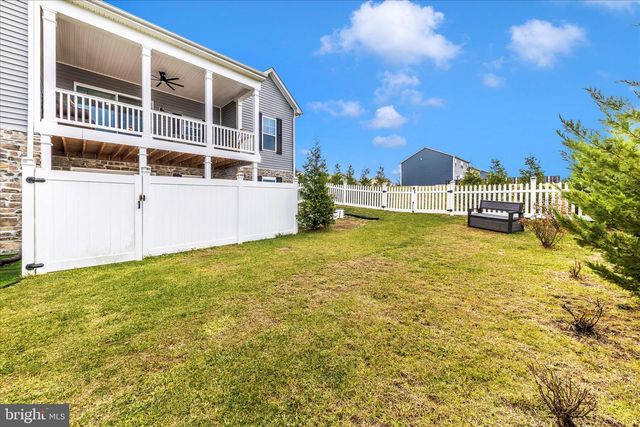 210 AYLESBURY LN, Martinsburg, WV 25403