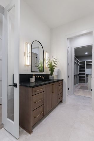 1122A Biltmore Dr, Nashville, TN 37204