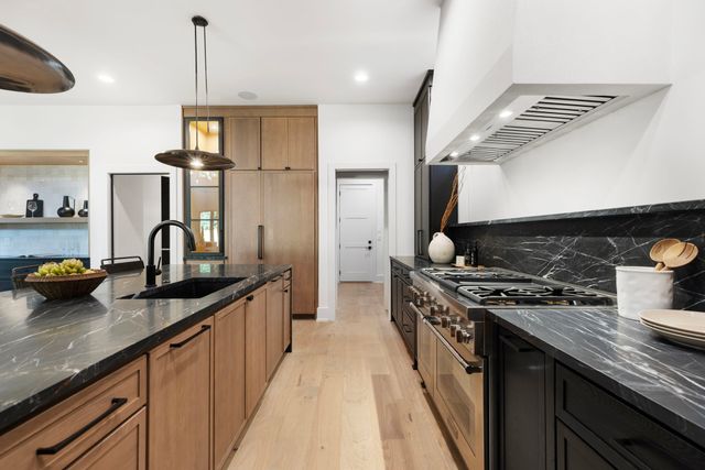 1122A Biltmore Dr, Nashville, TN 37204