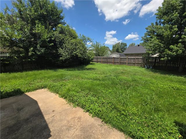 2703 W Beech Street, Rogers, AR 72756