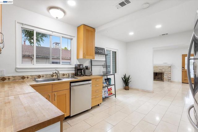 2930 Knoll Dr, Concord, CA 94520