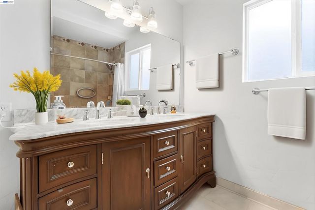 2930 Knoll Dr, Concord, CA 94520