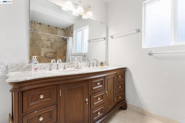 2930 Knoll Dr, Concord, CA 94520