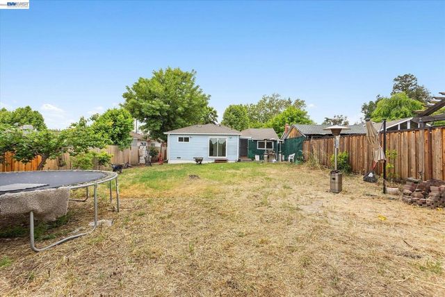 2930 Knoll Dr, Concord, CA 94520