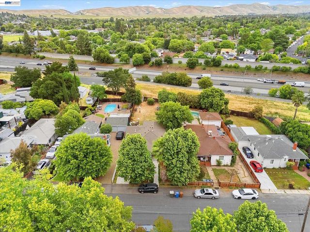 2930 Knoll Dr, Concord, CA 94520