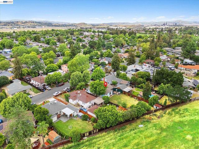 2930 Knoll Dr, Concord, CA 94520