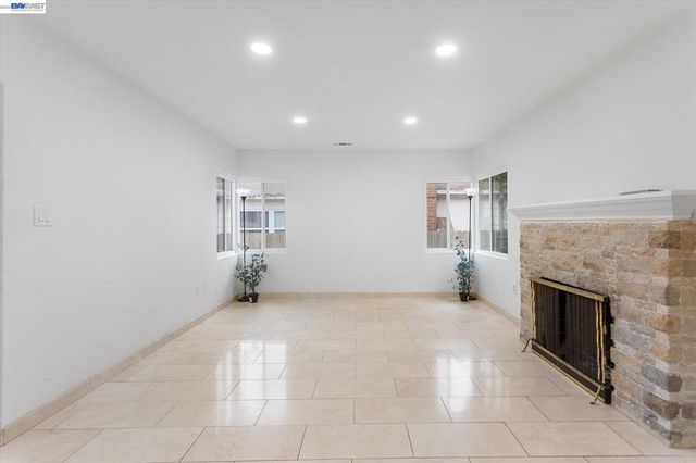 2930 Knoll Dr, Concord, CA 94520