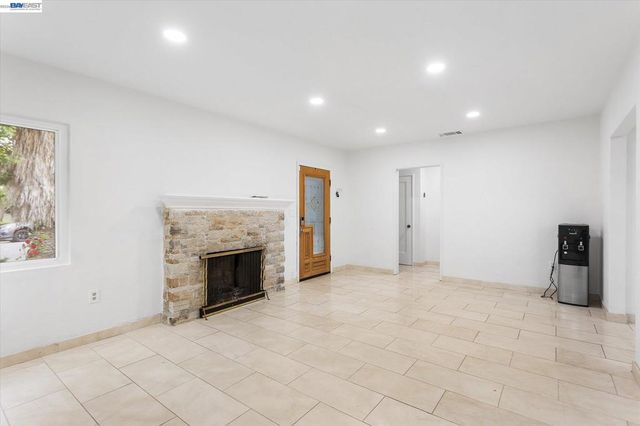 2930 Knoll Dr, Concord, CA 94520