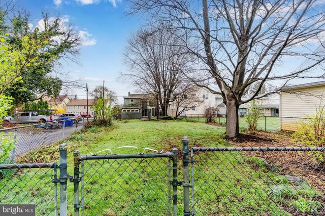 229 W SIMPSON ST, Mechanicsburg, PA 17055