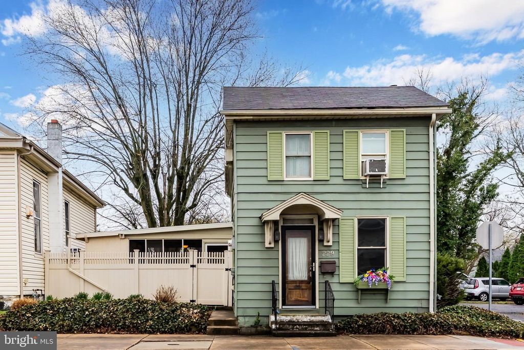229 W SIMPSON ST, Mechanicsburg, PA 17055
