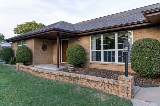 4925 S Maplewood Avenue, Tulsa, OK 74135