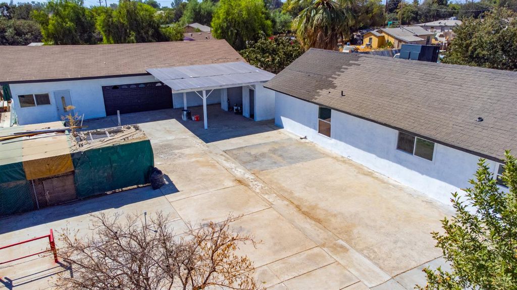 Image 13 of property listing at 815 E 5th Street, Hanford, CA 93230