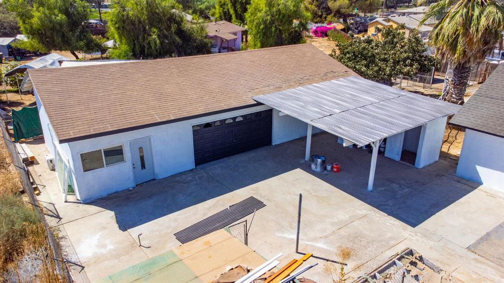 Image 14 of property listing at 815 E 5th Street, Hanford, CA 93230