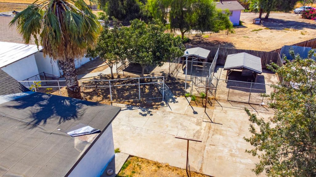 Image 15 of property listing at 815 E 5th Street, Hanford, CA 93230