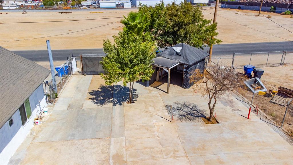 Image 16 of property listing at 815 E 5th Street, Hanford, CA 93230