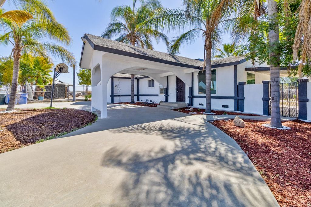 Image 19 of property listing at 815 E 5th Street, Hanford, CA 93230