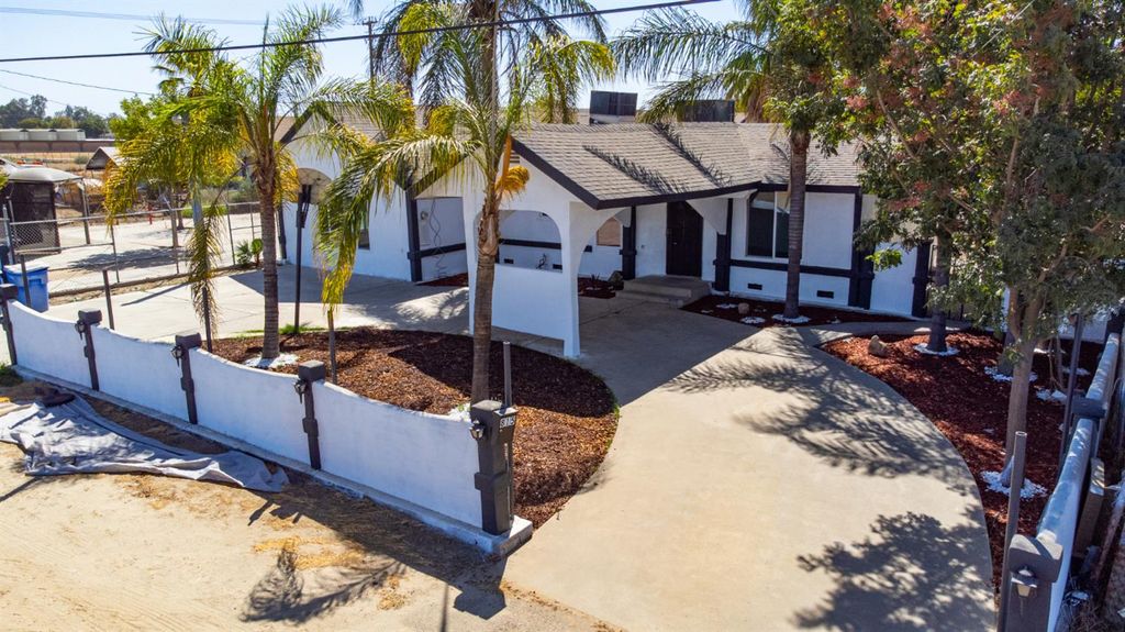 Image 2 of property listing at 815 E 5th Street, Hanford, CA 93230