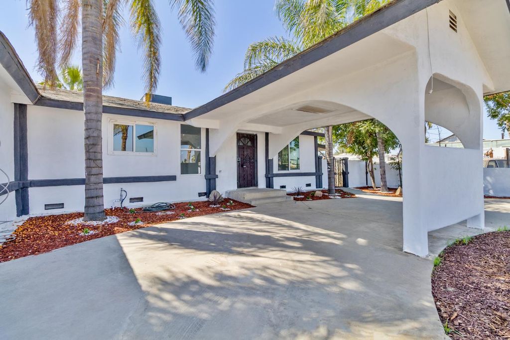 Image 20 of property listing at 815 E 5th Street, Hanford, CA 93230