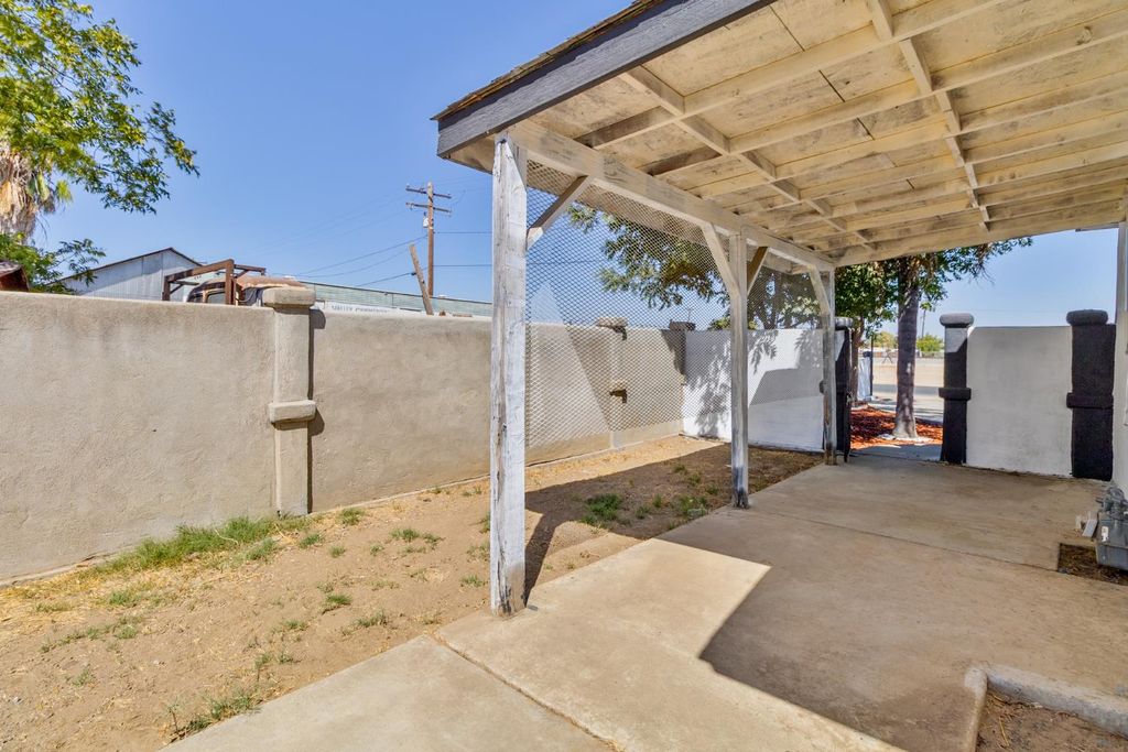 Image 22 of property listing at 815 E 5th Street, Hanford, CA 93230