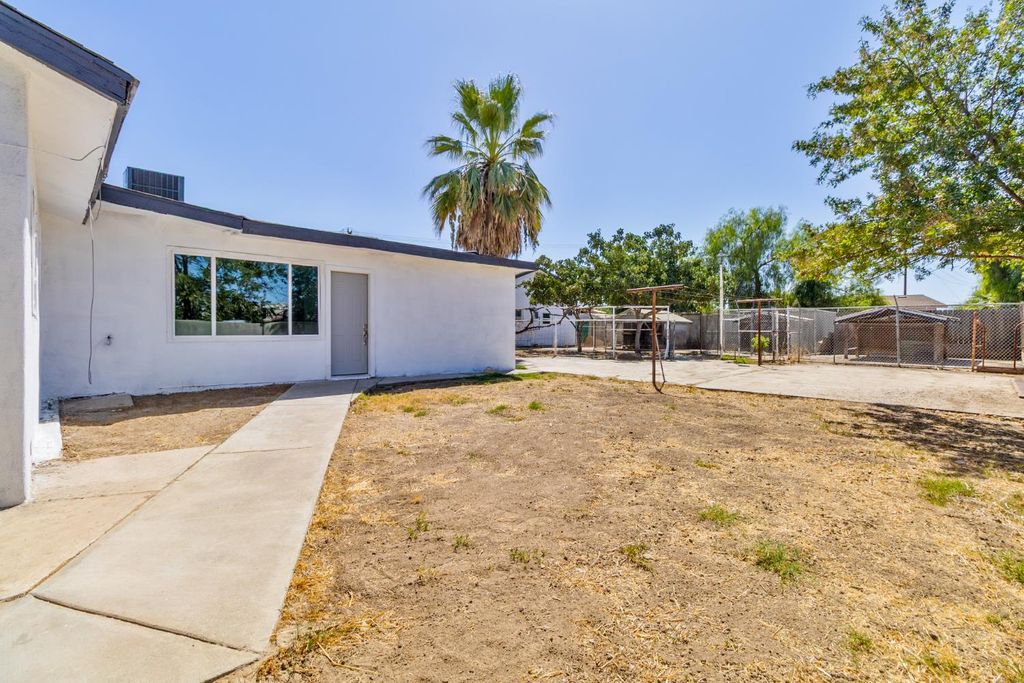 Image 23 of property listing at 815 E 5th Street, Hanford, CA 93230