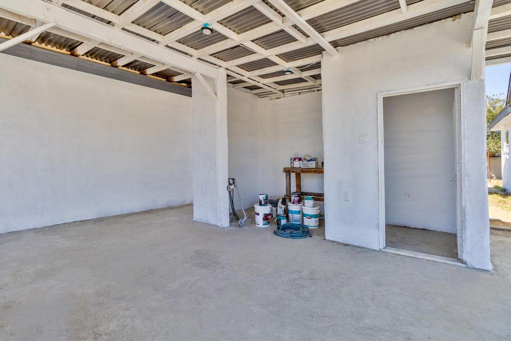 Image 31 of property listing at 815 E 5th Street, Hanford, CA 93230