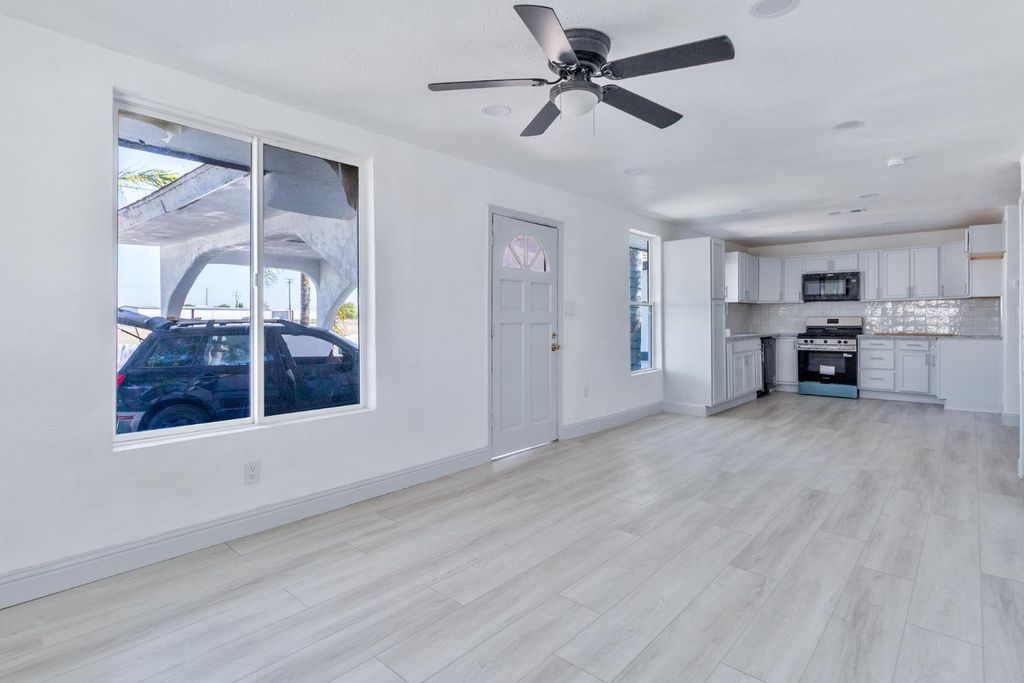 Image 34 of property listing at 815 E 5th Street, Hanford, CA 93230