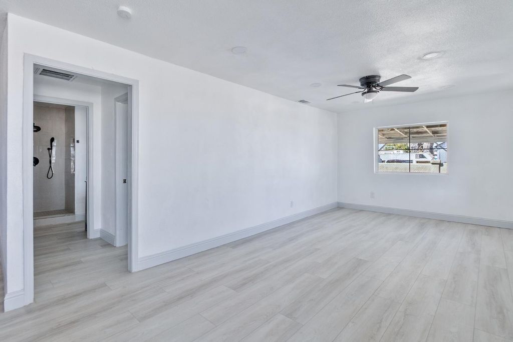 Image 36 of property listing at 815 E 5th Street, Hanford, CA 93230
