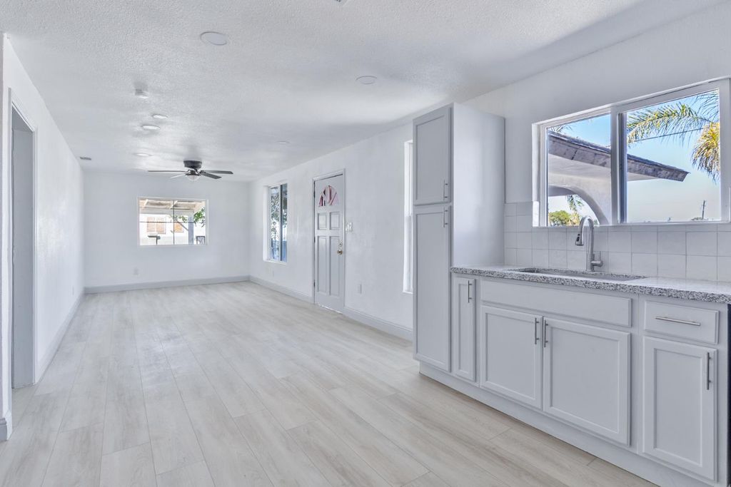 Image 37 of property listing at 815 E 5th Street, Hanford, CA 93230