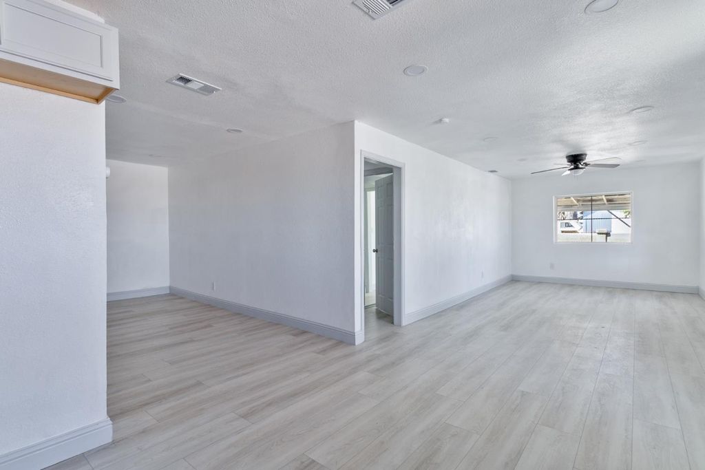 Image 39 of property listing at 815 E 5th Street, Hanford, CA 93230
