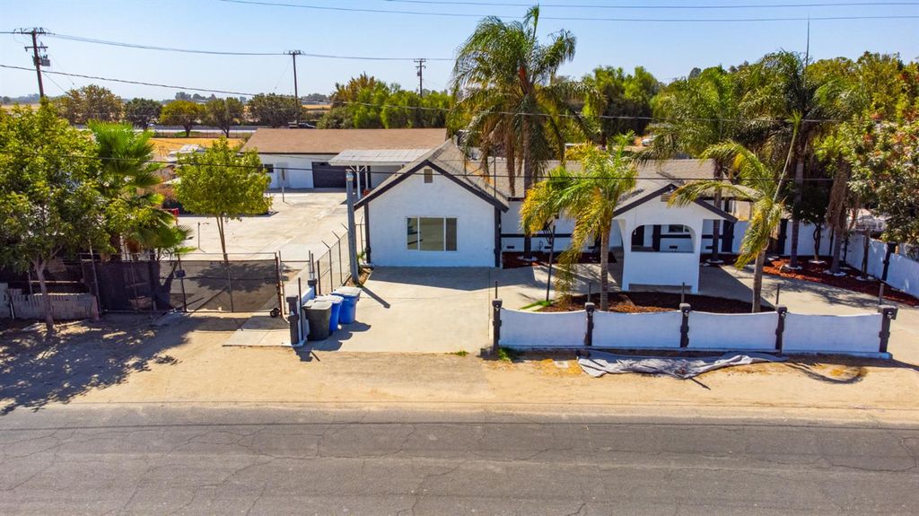 Image 4 of property listing at 815 E 5th Street, Hanford, CA 93230