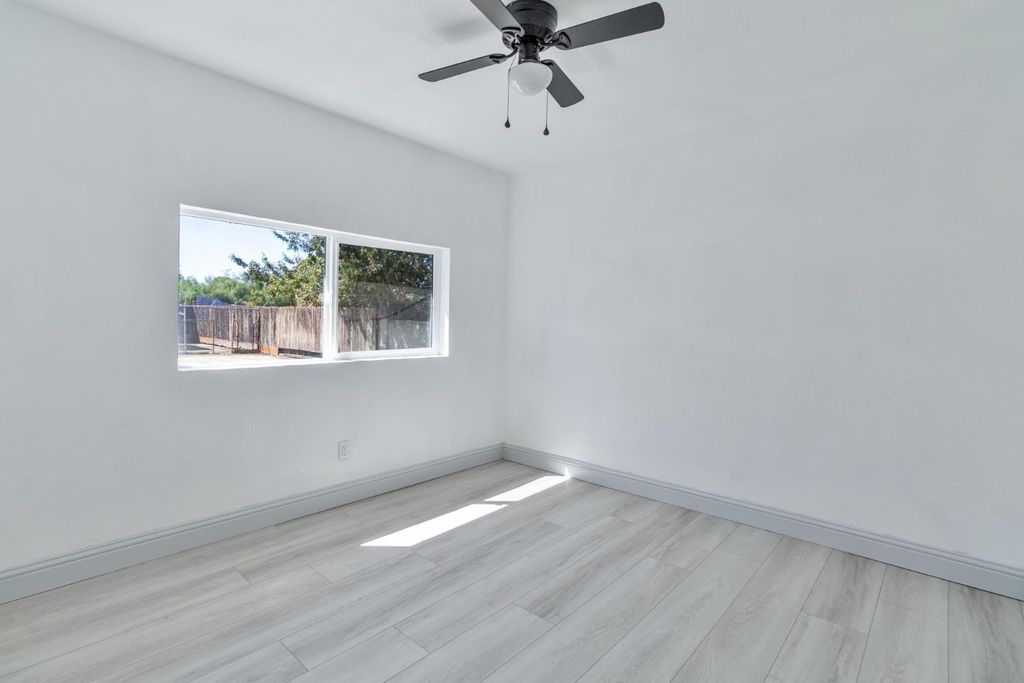 Image 43 of property listing at 815 E 5th Street, Hanford, CA 93230