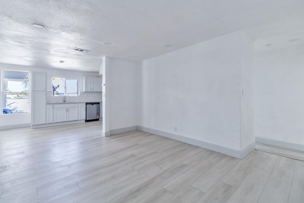 Image 47 of property listing at 815 E 5th Street, Hanford, CA 93230